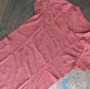 Lululemon Swiftly Tech Short Sleeve Shirt in Size 6 Red